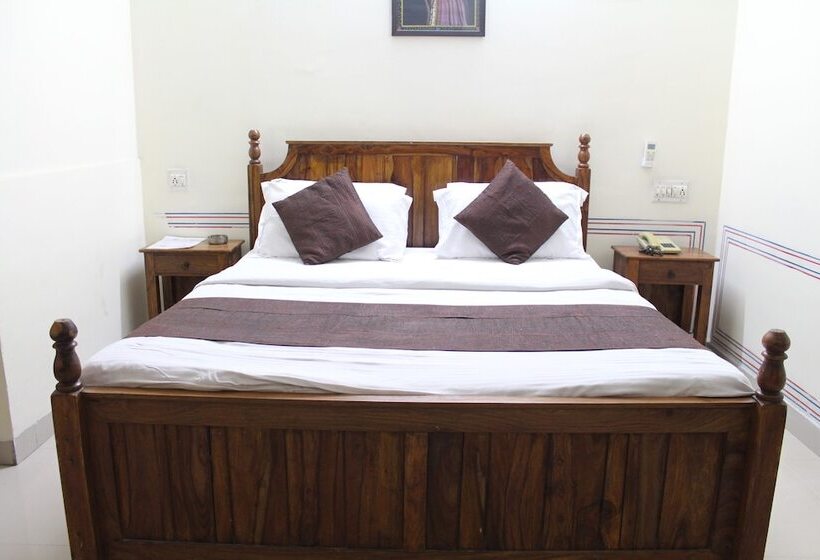 هتل Raghuraj Palace