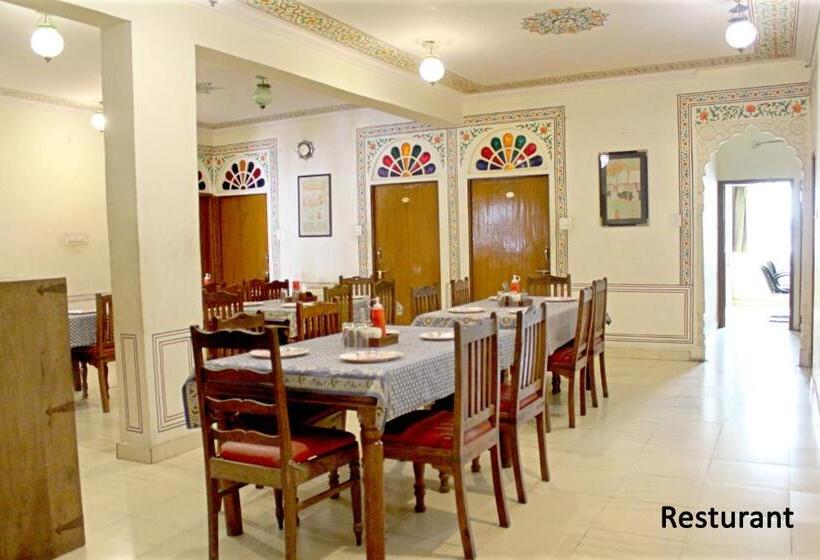 هتل Raghuraj Palace
