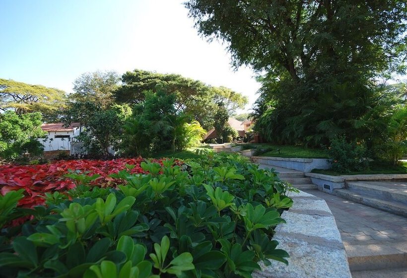 هتل The Windflower Resorts And Spa