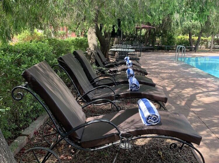 Fotos del hotel Umaid Lake Palace  An Organic Retreat:  21