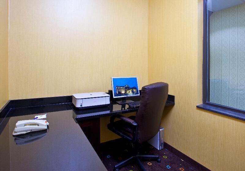 Holiday Inn Express Hotel & Suites Van Wert, An Ihg