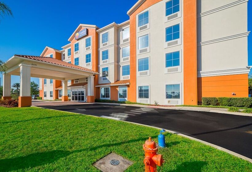 هتل Comfort Inn & Suites Maingate South