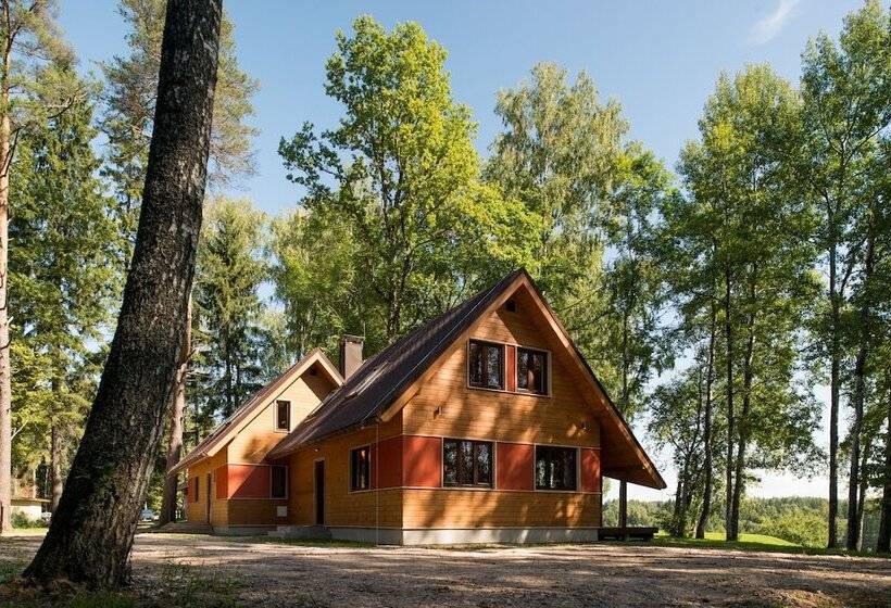 هتل Golfa Klubs Reinis