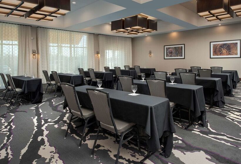 هتل Hilton Garden Inn Columbia Airport