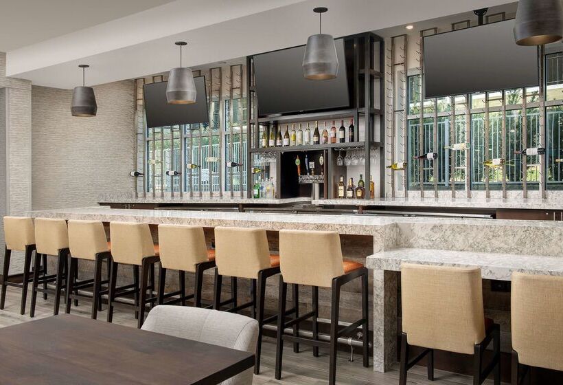 هتل Hilton Garden Inn Columbia Airport
