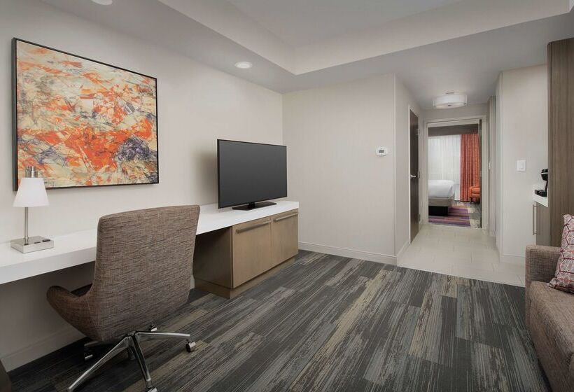هتل Hilton Garden Inn Columbia Airport