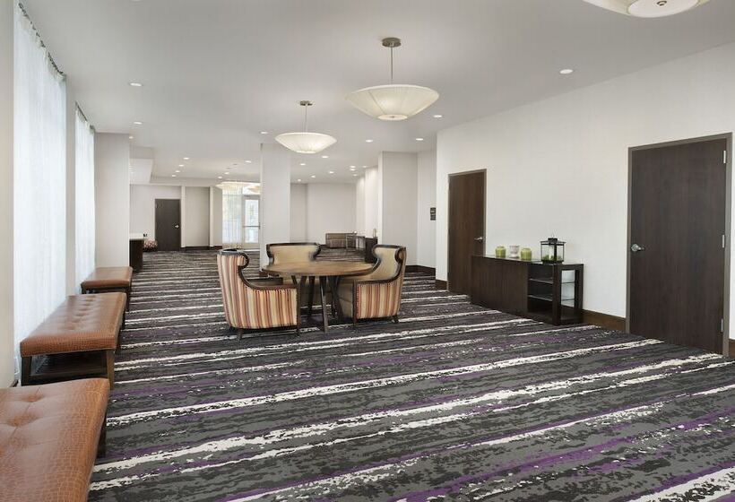هتل Hilton Garden Inn Columbia Airport