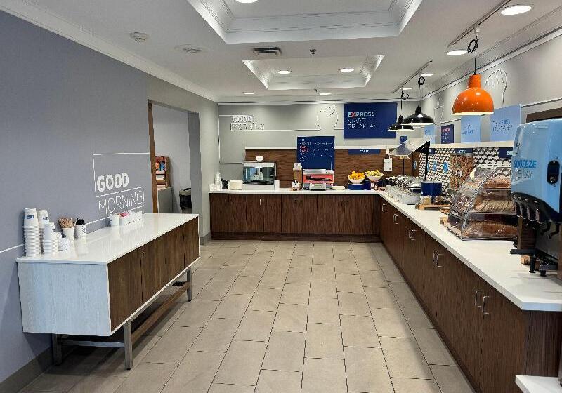هتل Holiday Inn Express & Suites Dewitt   Syracuse, An Ihg