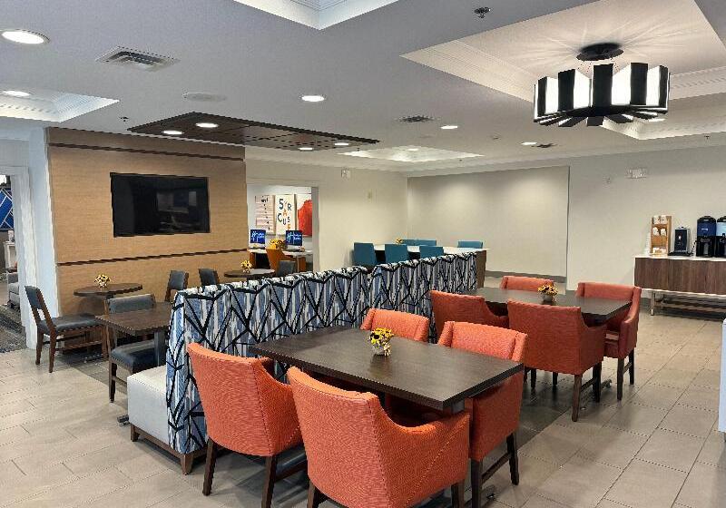 هتل Holiday Inn Express & Suites Dewitt   Syracuse, An Ihg