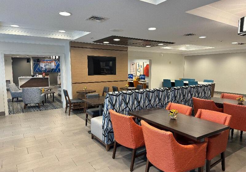 هتل Holiday Inn Express & Suites Dewitt   Syracuse, An Ihg