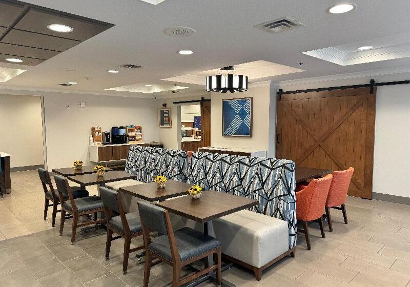 هتل Holiday Inn Express & Suites Dewitt   Syracuse, An Ihg