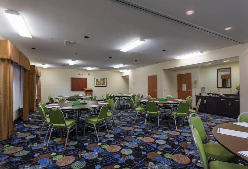 هتل Holiday Inn Express  & Suites Edmond