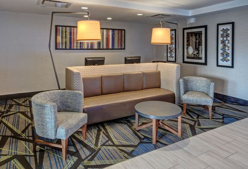 Hotel Holiday Inn Express  & Suites Jackson Northeast