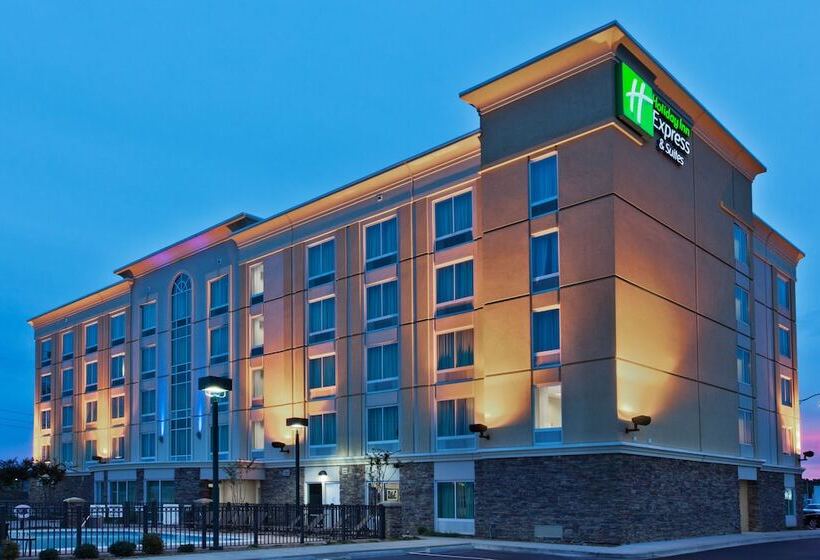 هتل Holiday Inn Express  & Suites Jackson Northeast