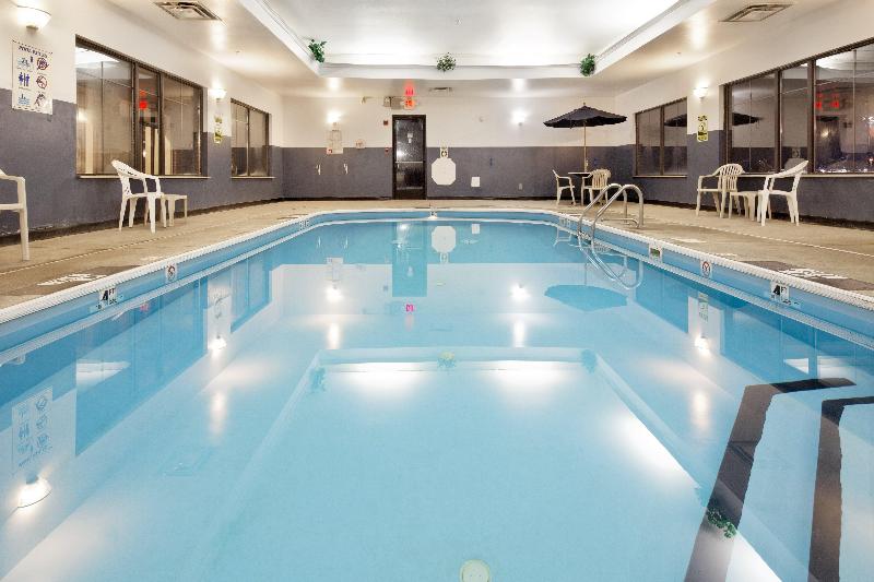 Отель Holiday Inn Express & Suites Lancaster By Ihg