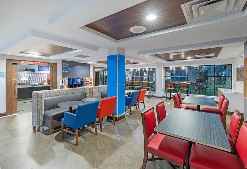 فندق Holiday Inn Express Picayune Stennis Space Center By Ihg