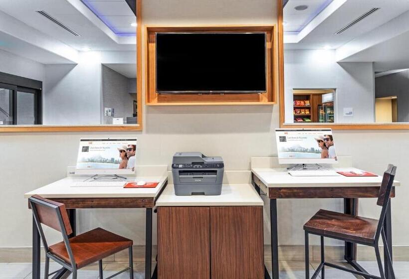 هتل Holiday Inn Express Guymon, An Ihg
