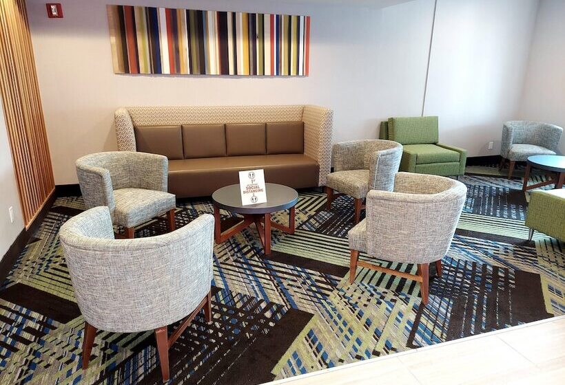 هتل Holiday Inn Express Maspeth, An Ihg