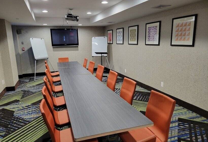 هتل Holiday Inn Express Maspeth, An Ihg
