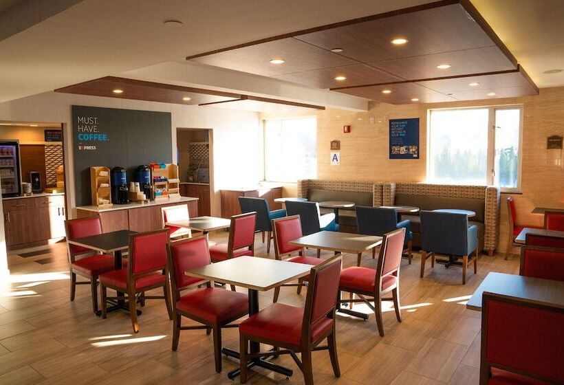 هتل Holiday Inn Express Maspeth, An Ihg