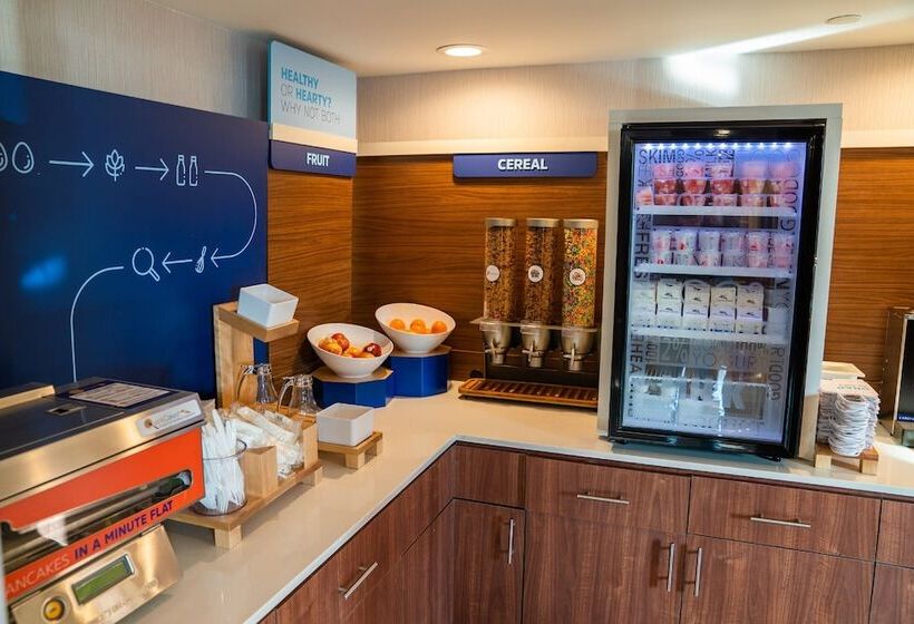 هتل Holiday Inn Express Maspeth, An Ihg