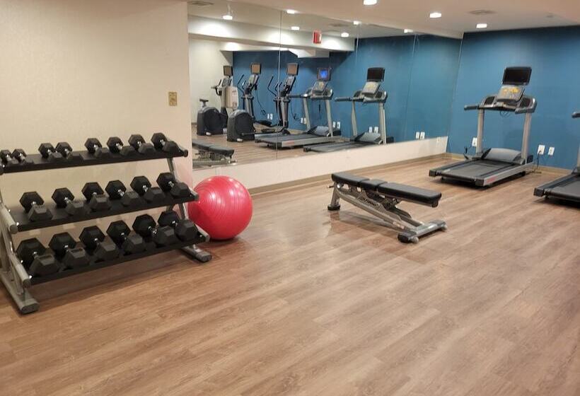 هتل Holiday Inn Express Maspeth, An Ihg
