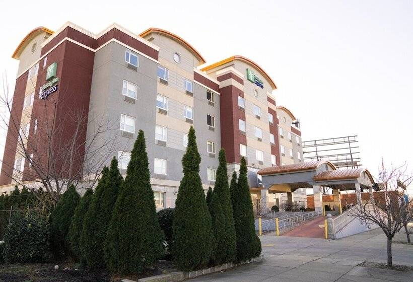 هتل Holiday Inn Express Maspeth, An Ihg