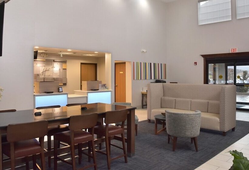 ホテル Holiday Inn Express Mount Pleasant  Scottdale, An Ihg