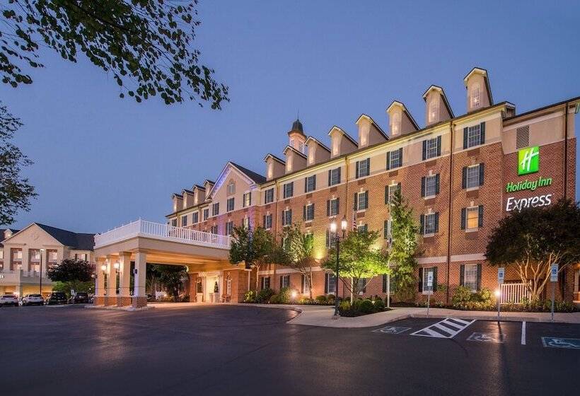 Hôtel Holiday Inn Express State College At Williamsburg Square