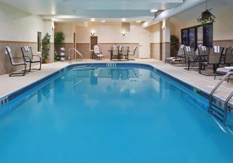 Отель Holiday Inn Express Tiffin, An Ihg