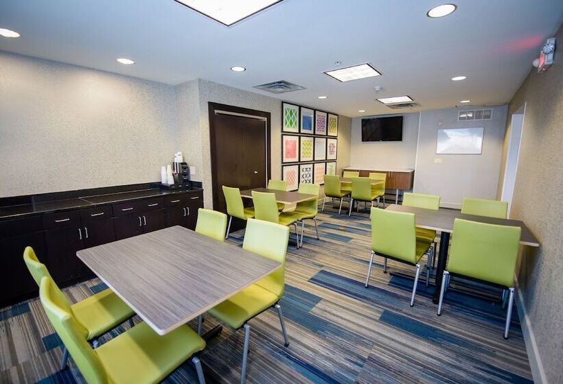 فندق Holiday Inn Express Tulsa South Bixby, An Ihg
