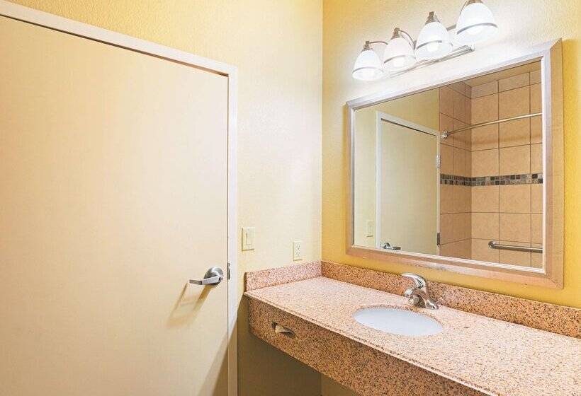 هتل La Quinta By Wyndham Ft. Worth   Forest Hill, Tx