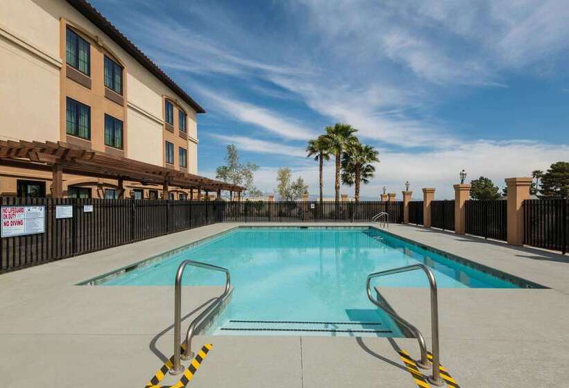 هتل La Quinta Inn & Suites By Wyndham Las Vegas Airport South