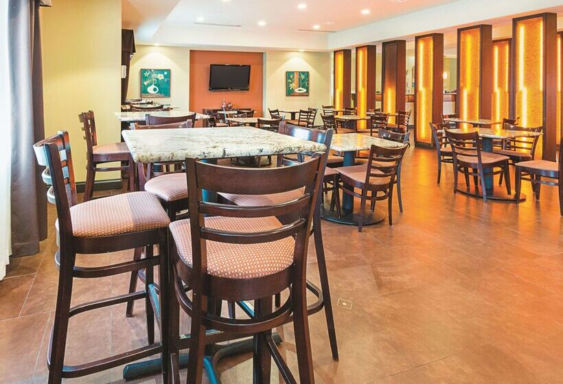 هتل La Quinta By Wyndham Woodway   Waco South