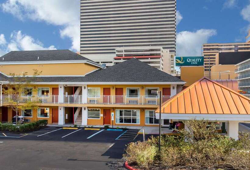 هتل Quality Inn Flamingo