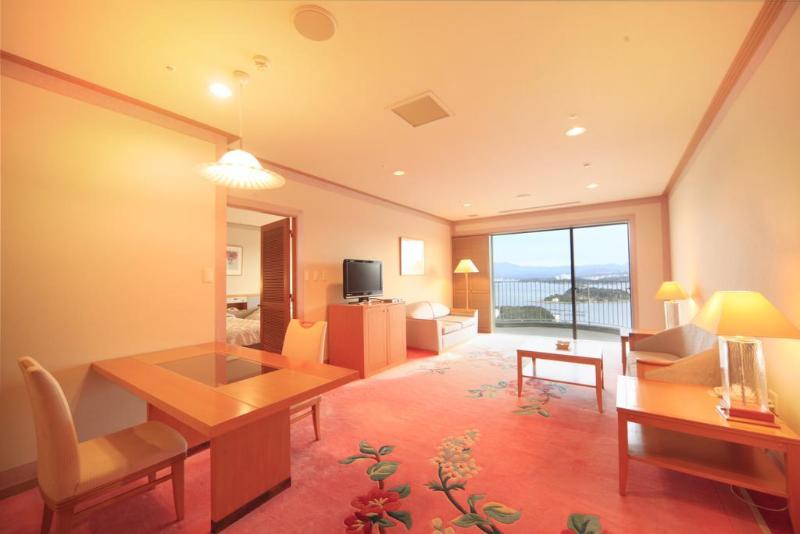 Отель Shirahama Coganoi Resort & Spa
