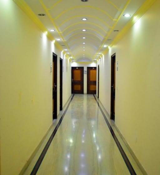 هتل Vasundhara Palace