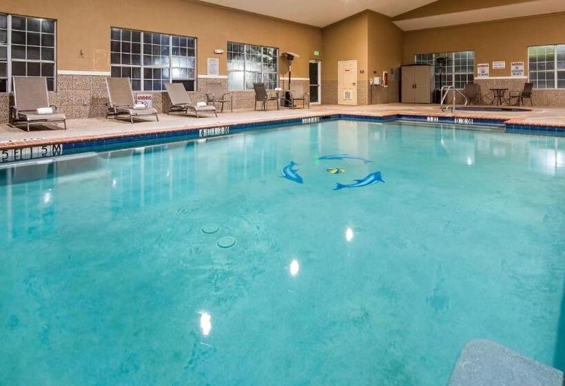 هتل Best Western Plus Cutting Horse Inn & Suites