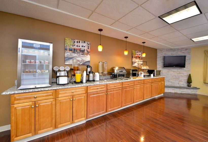 בית מלון כפרי Best Western Plus New England Inn & Suites