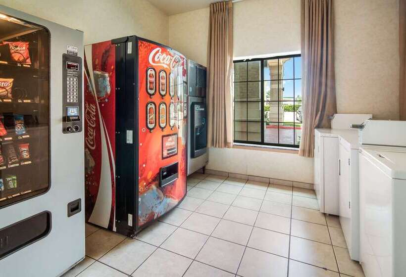 هتل Clarion Inn & Suites Weatherford South