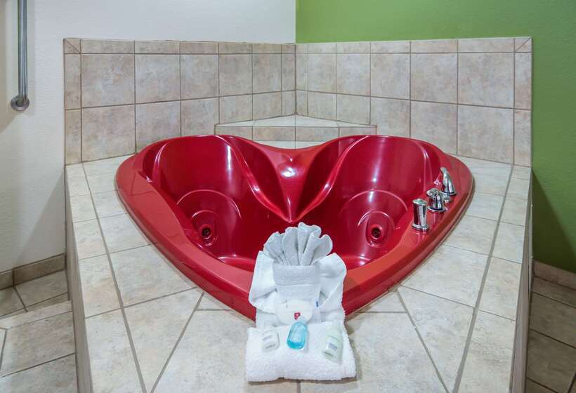 هتل Clarion Inn & Suites Weatherford South