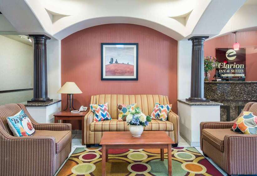 هتل Clarion Inn & Suites Weatherford South