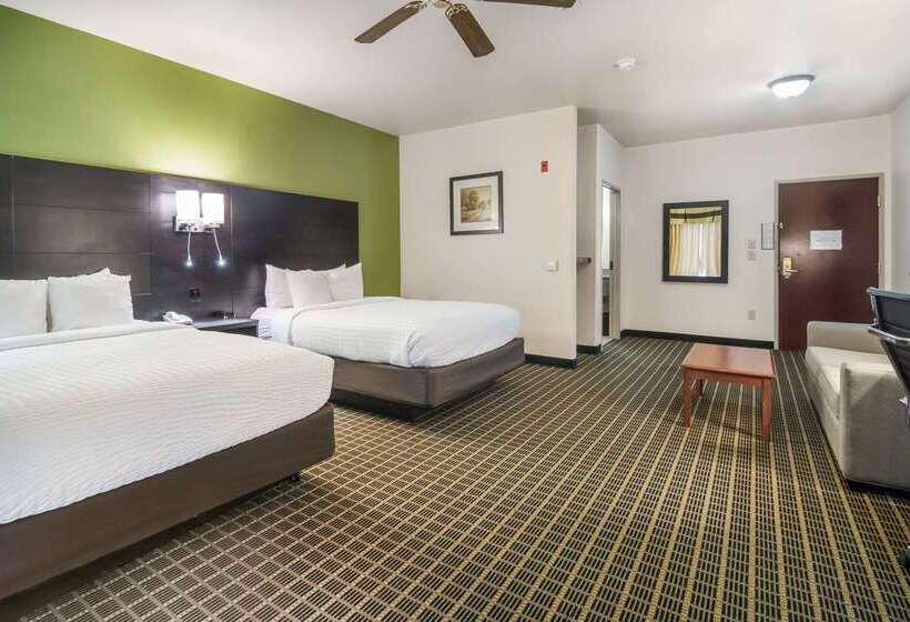 هتل Clarion Inn & Suites Weatherford South