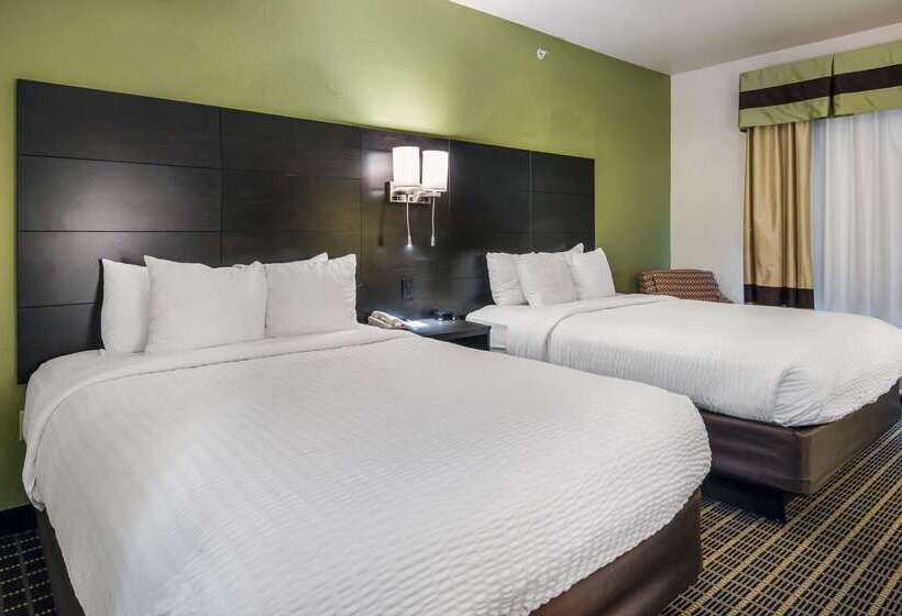 هتل Clarion Inn & Suites Weatherford South