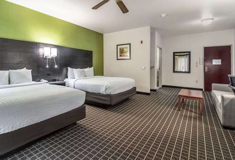هتل Clarion Inn & Suites Weatherford South