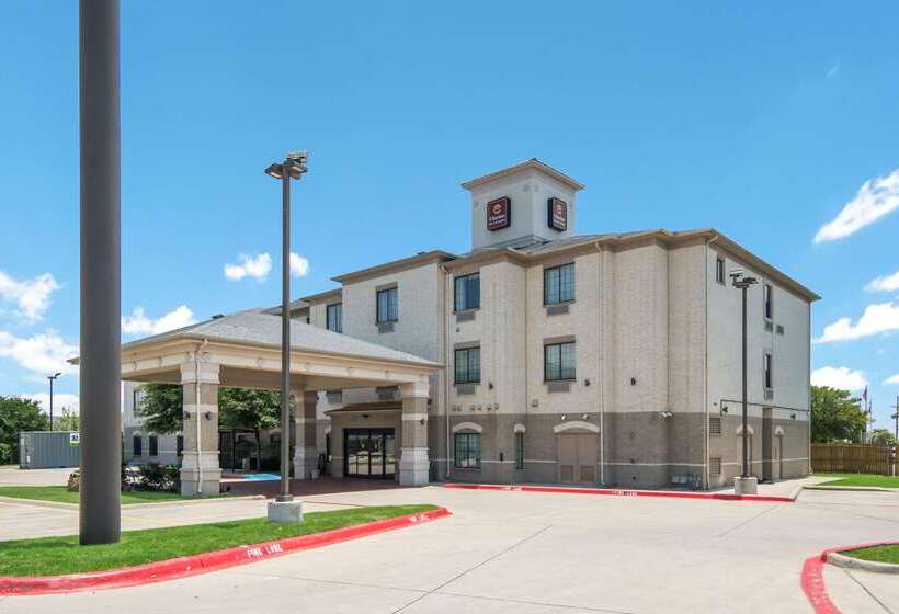 هتل Clarion Inn & Suites Weatherford South