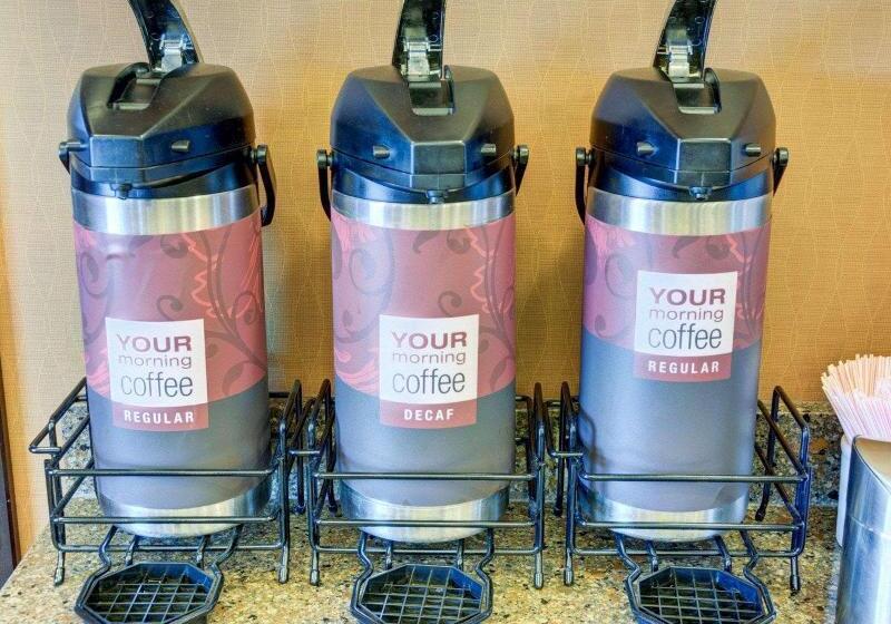 酒店 Comfort Inn & Suites Russellville I40