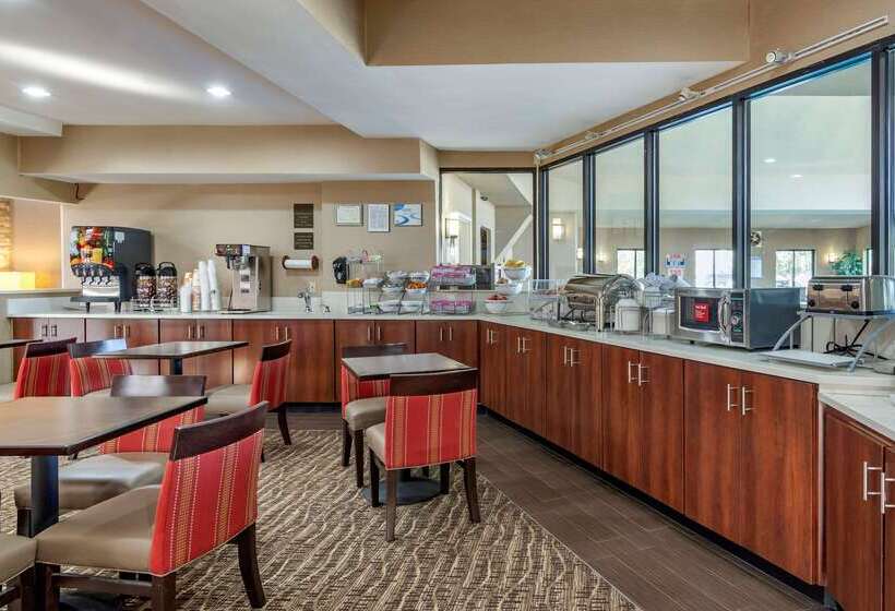 هتل Comfort Suites Near Robins Air Force Base