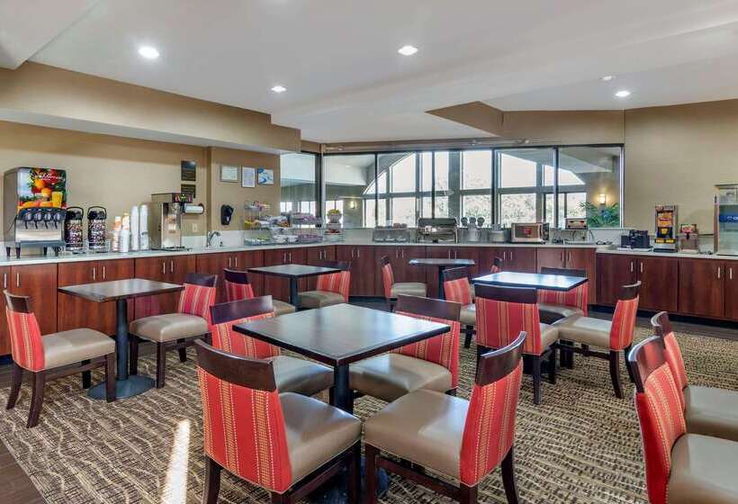 هتل Comfort Suites Near Robins Air Force Base