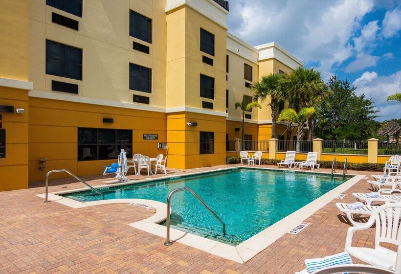 Hotel Comfort Suites Vero Beach I95